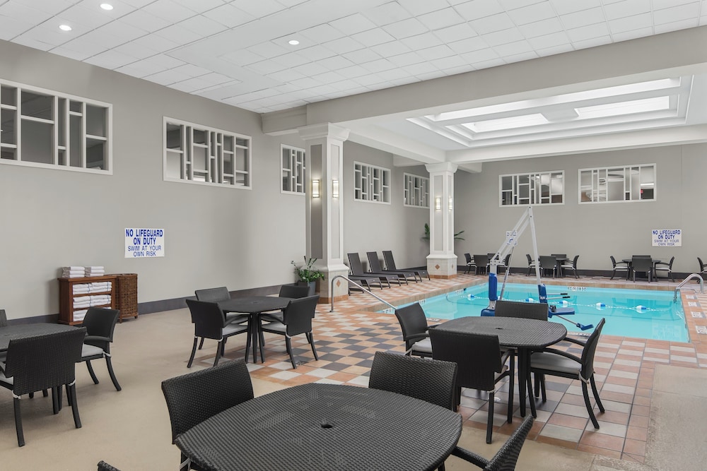 Crowne Plaza Hotel Greenville I 385 Roper Mtn Rd 50/77