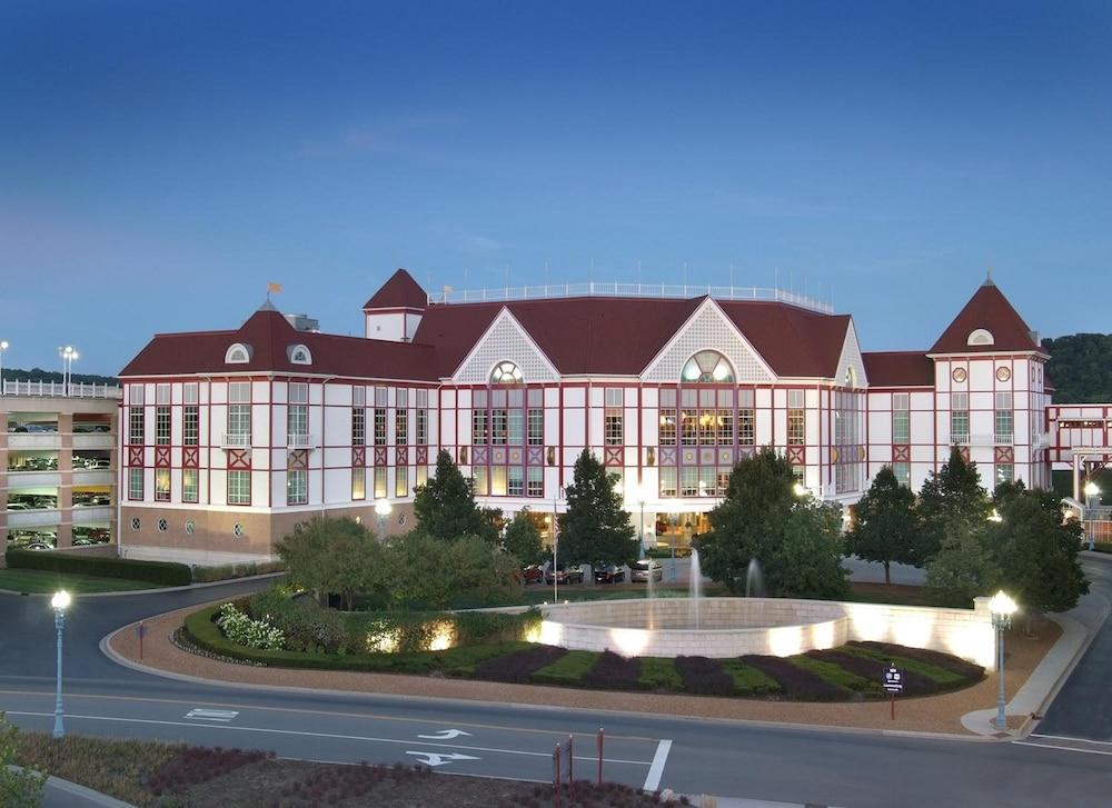 Hollywood Casino Hotel 2/37