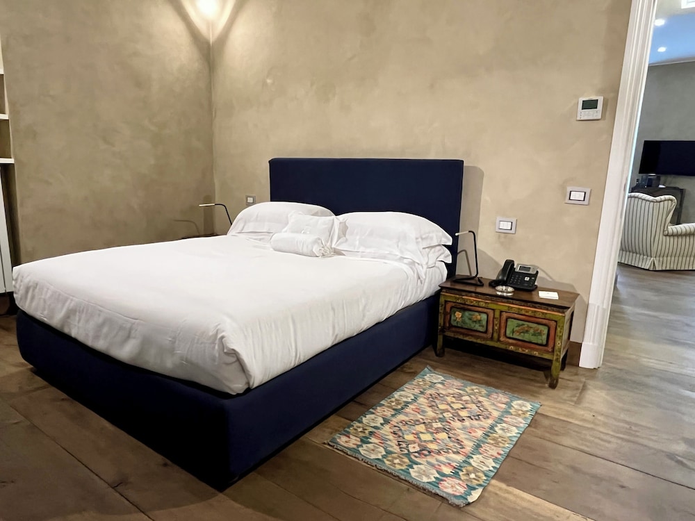 Adjoining, Apartment, Futon Bed, 1 Queen and 1 Single Bed