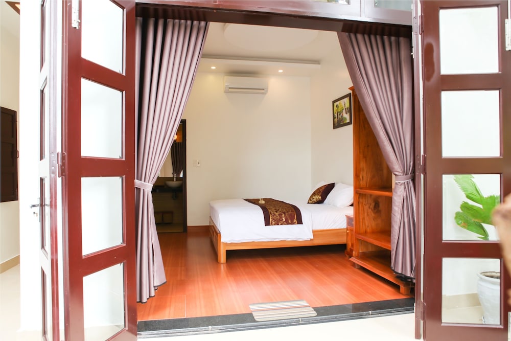 BLUE LAKE HOMESTAY 24/56