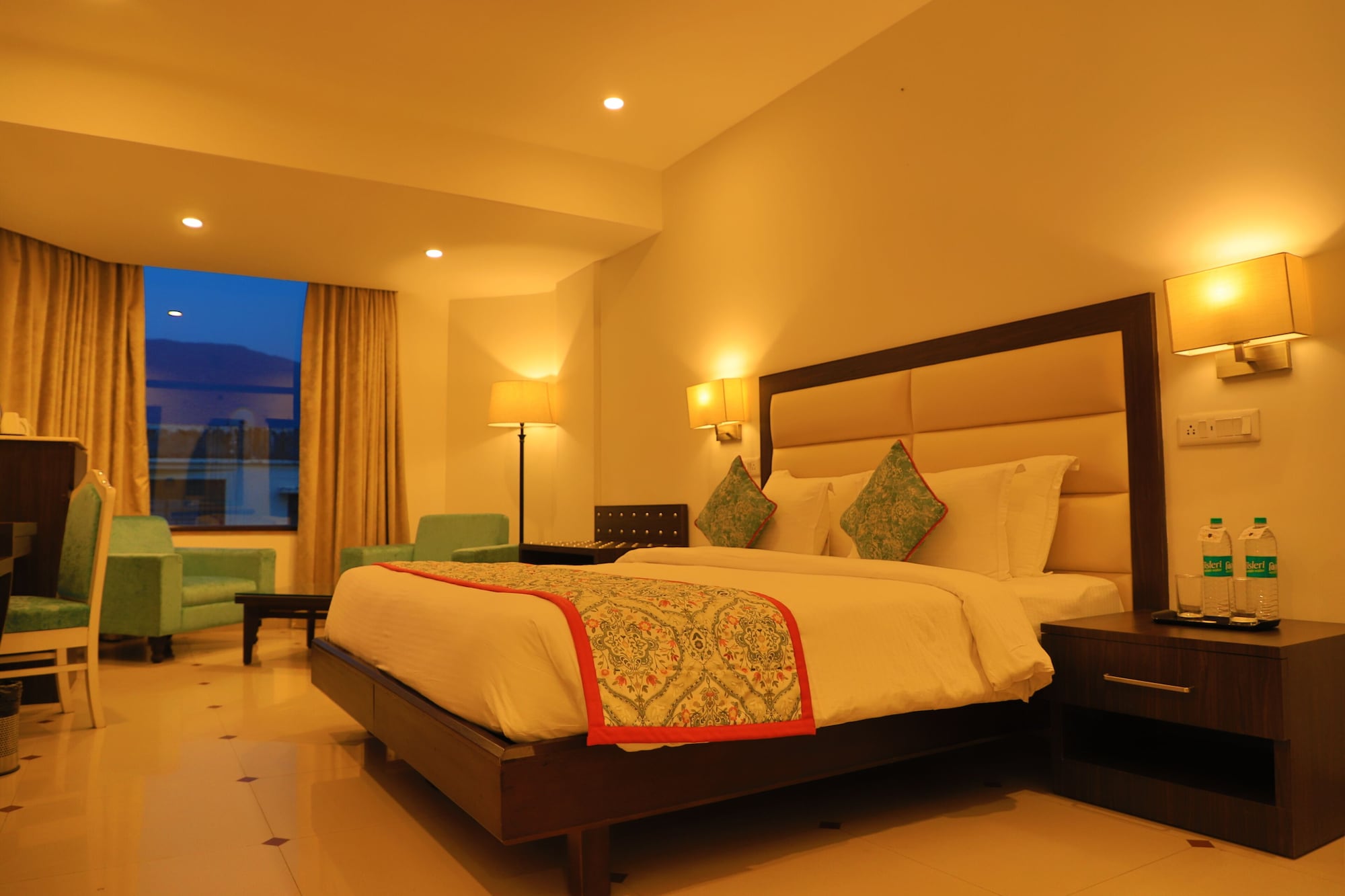 DELUXE, KING BED, HILL VIEW
