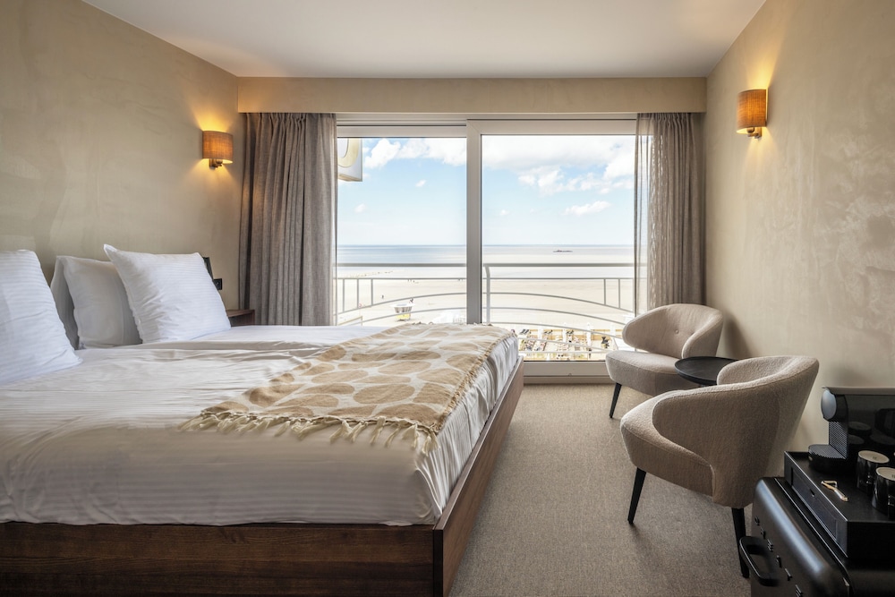 Beach Palace Hotel 12/50