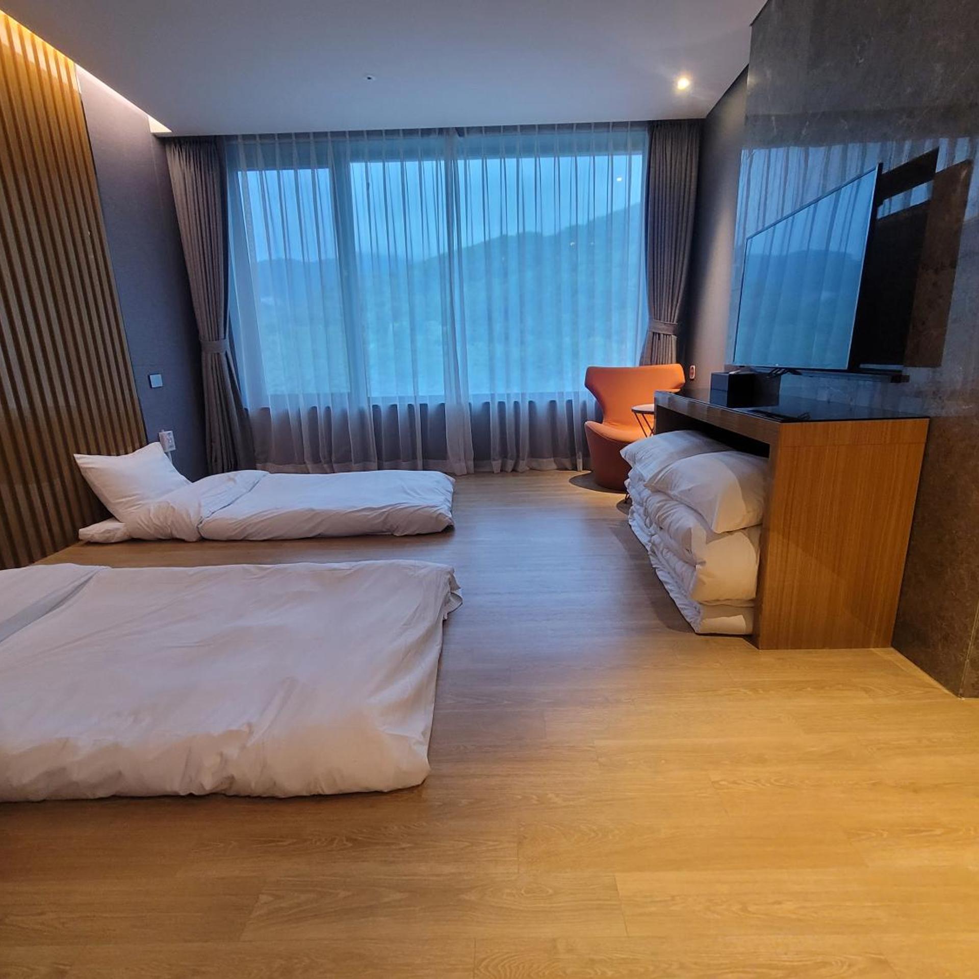 Deluxe Ondol، Traum Valley Hotel (ex. Jeongseon Grand Intoraon Hotel) 2/4
