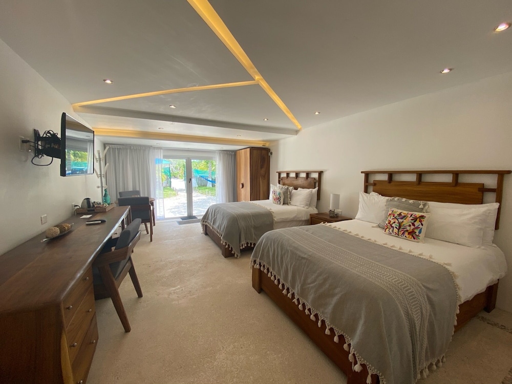 DELUXE, SUITE, 2 QUEEN BEDS