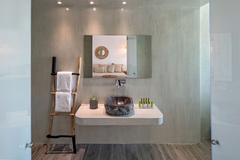 Casa Vitae Suites 46/60