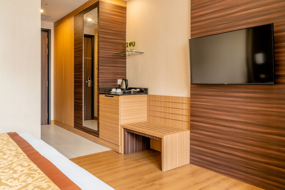 M One Hotel 11/52