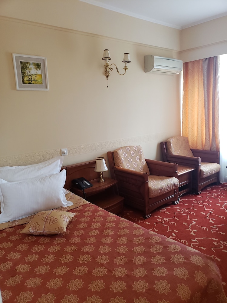 Mara Hotel 40/62