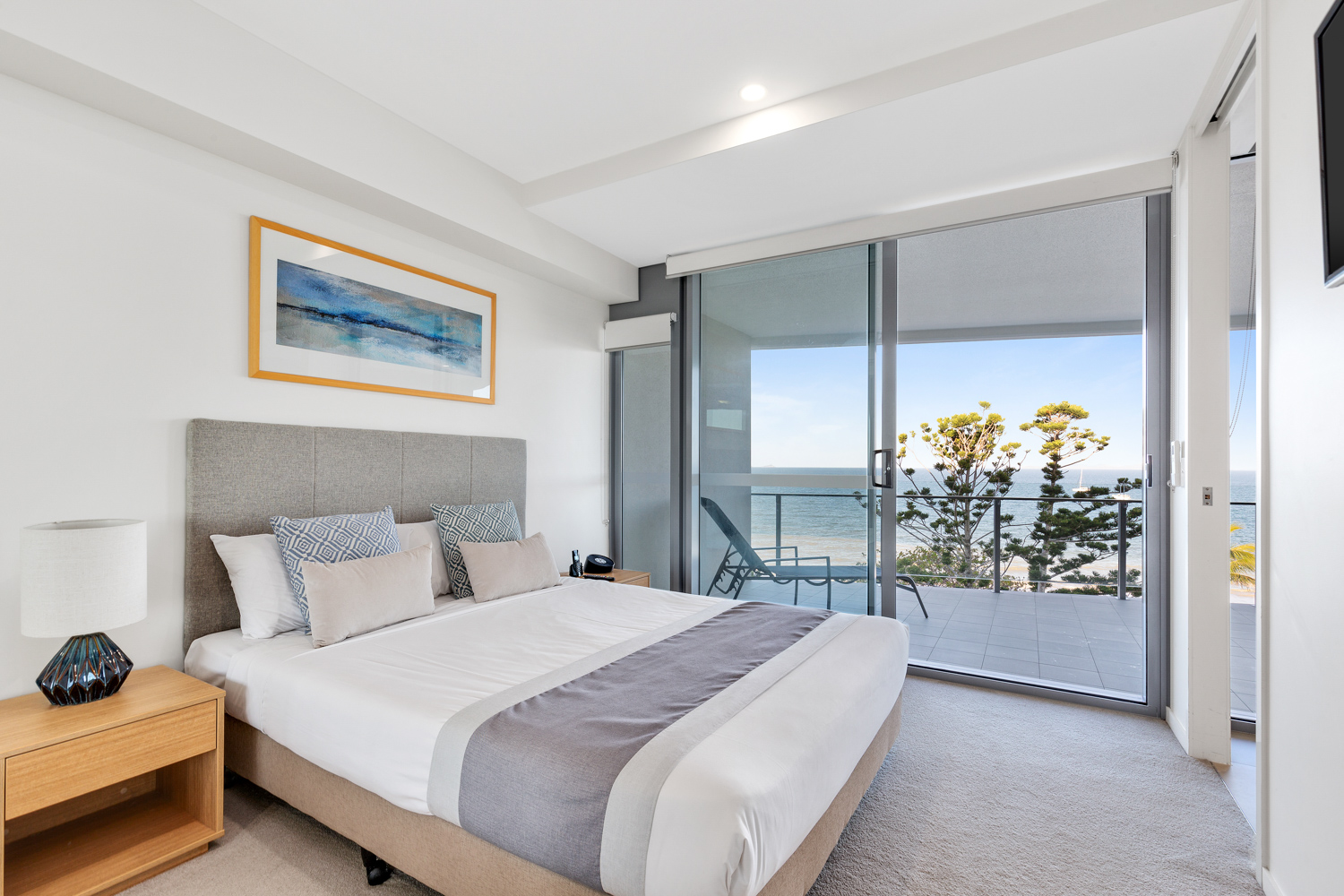 2 Bedrooms, Apartment, Beach Front