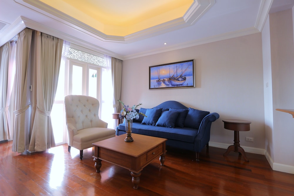 Hiranyakul House 26/50