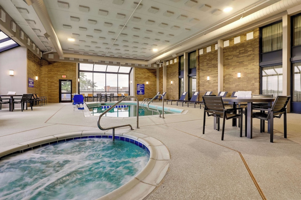 Drury Inn & Suites Cape Girardeau 24/50