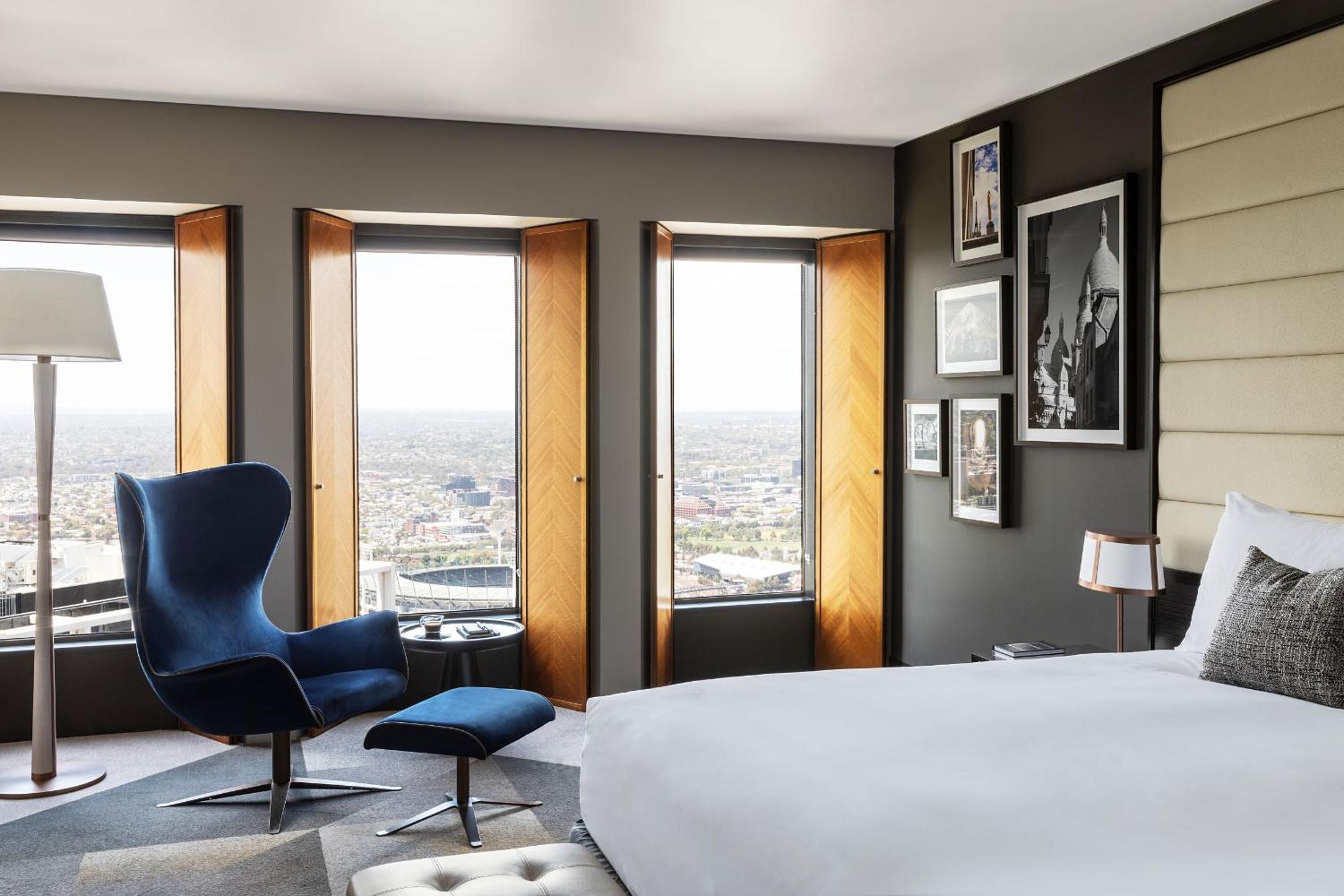 Prestige, Suite, King Bed, City or Bay View, Corner