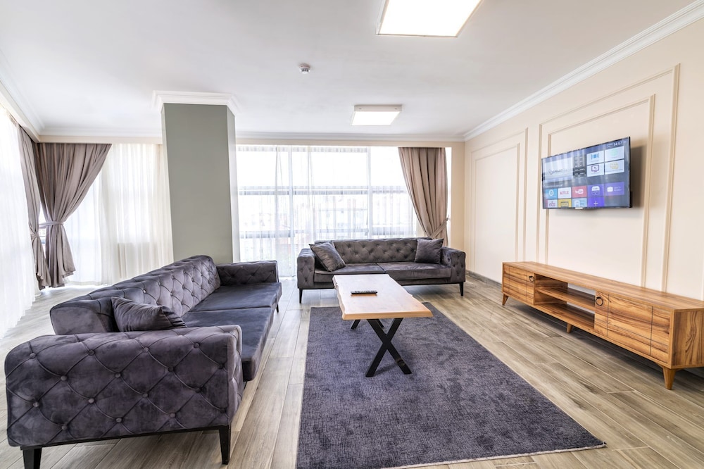 Royal Luxury Hotels & Suites 23/44