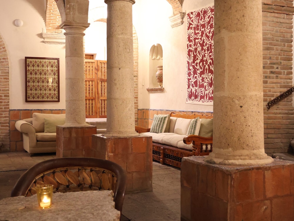 Hotel Los Arcos 44/65