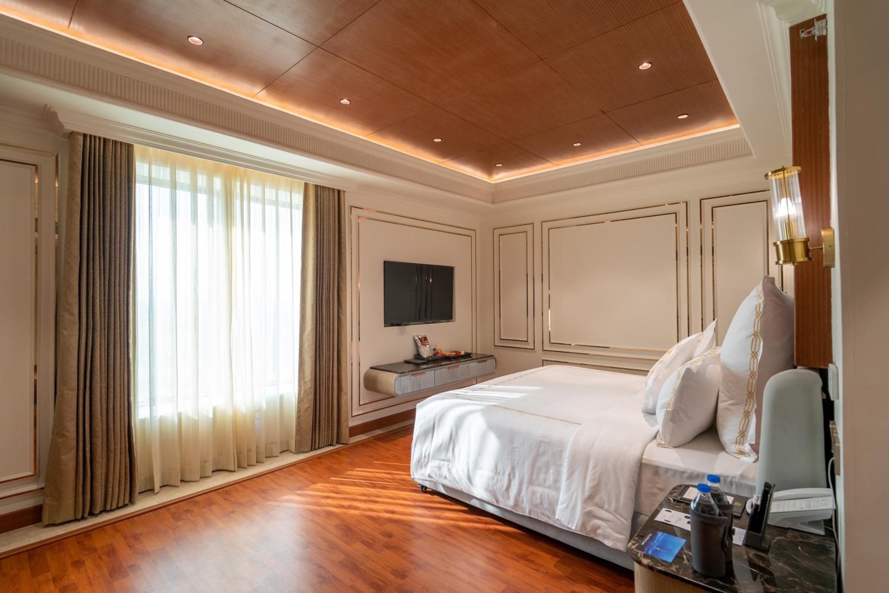 Premier, King Bed, Queen Bed