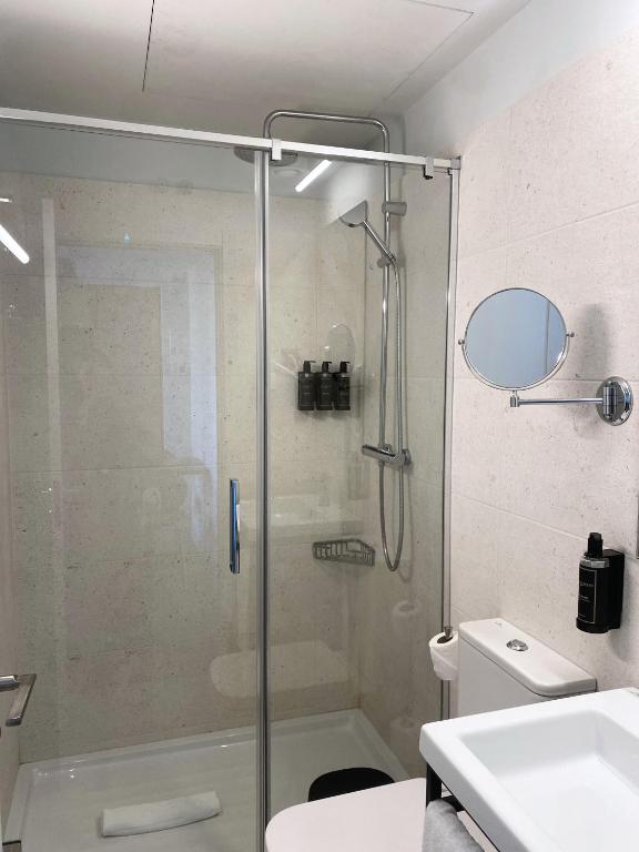 Suite, Apartment