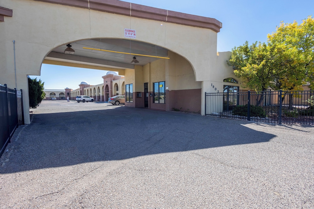 Royal Holiday Motel By Belvilla Gallup I-40 35/50