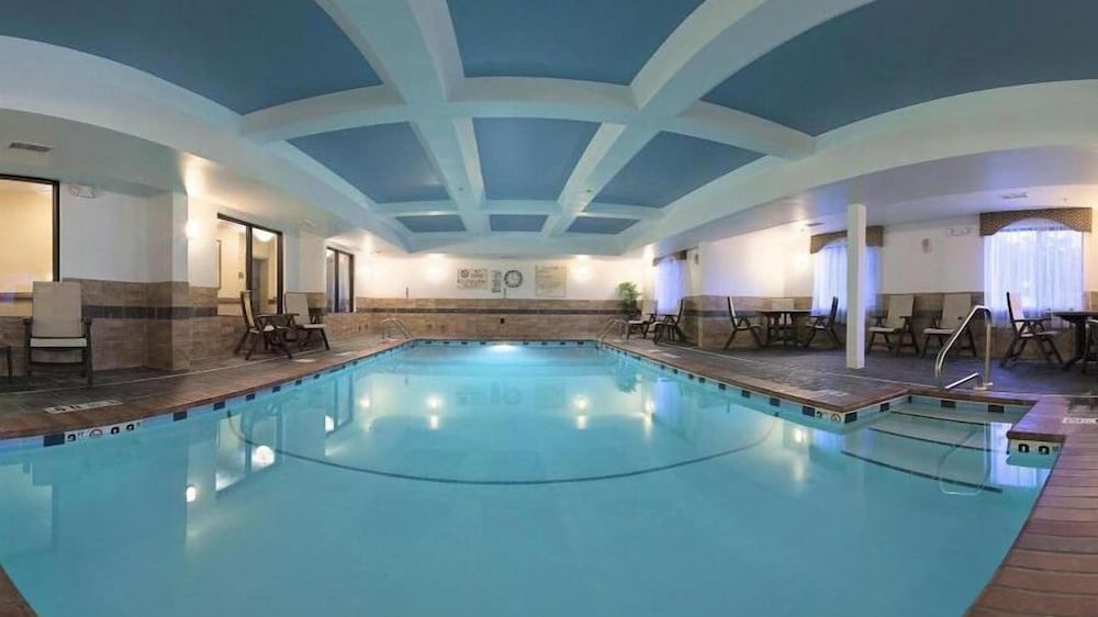 Holiday Inn Express & Suites Birmingham - Inverness 280, an IHG Hotel 1/74
