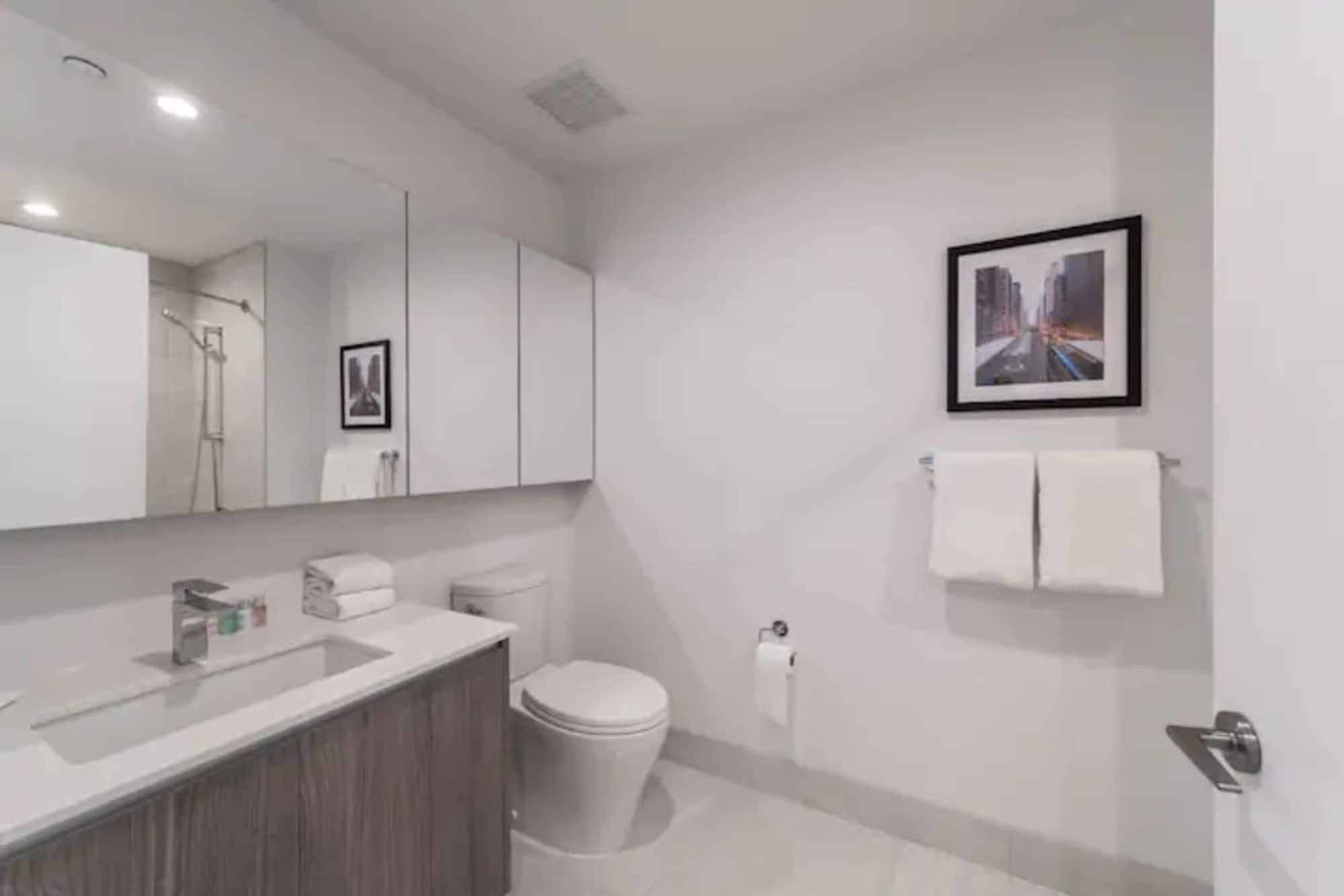 Deluxe, Multiple Beds, City View 4/5
