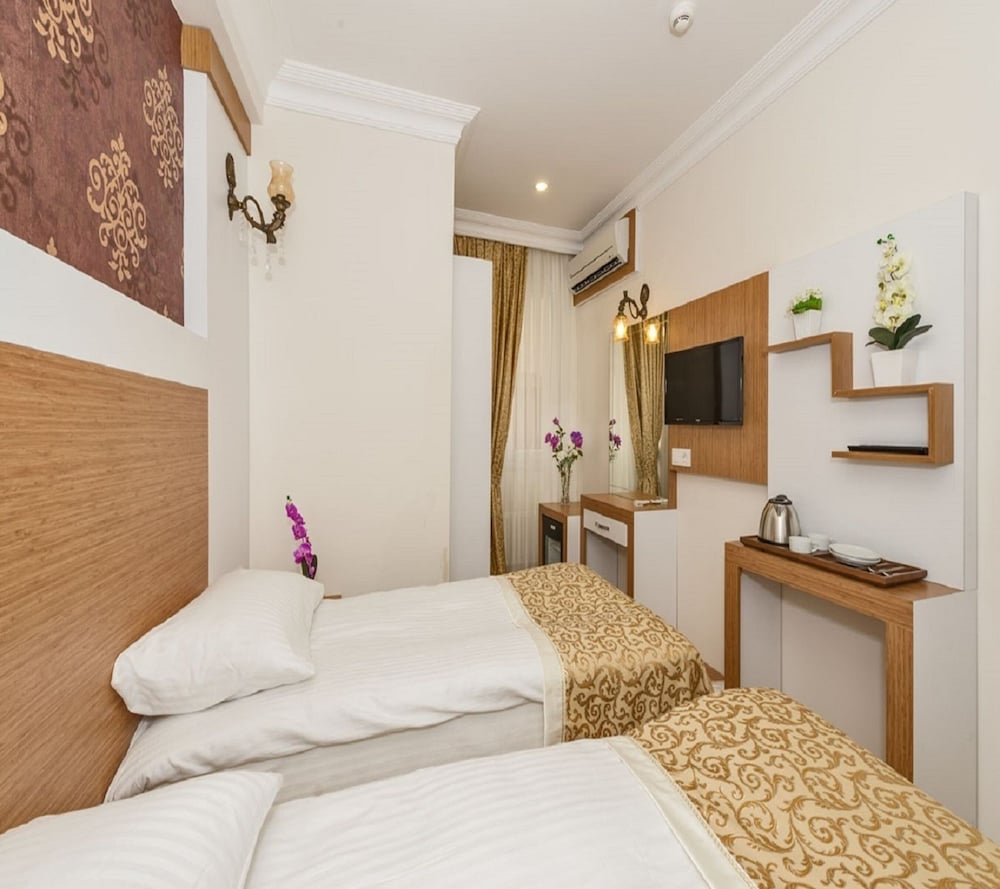 Raimond Hotel 8/29