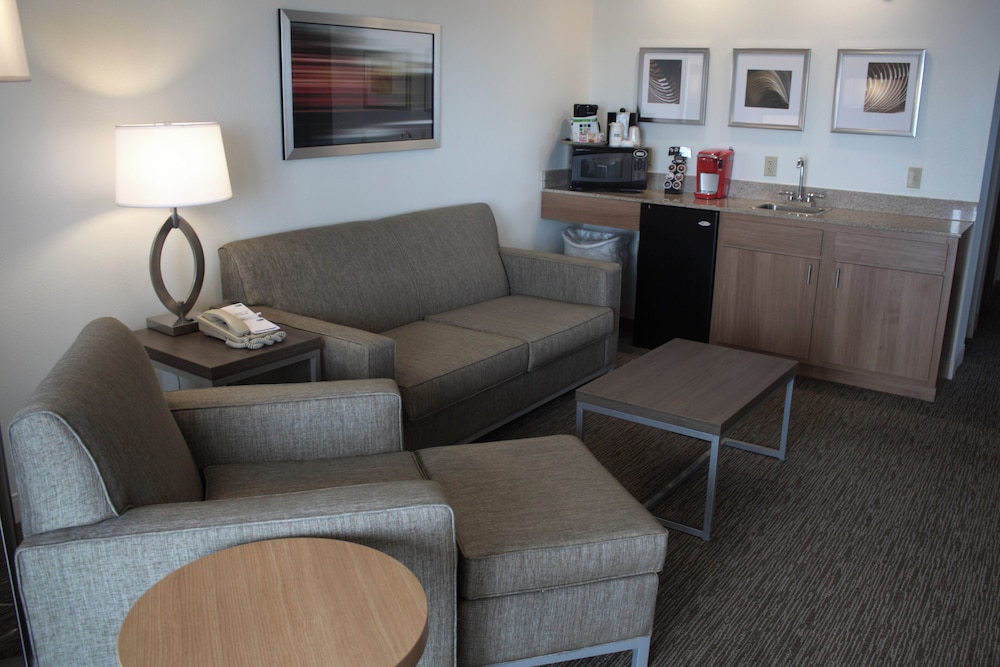 Holiday Inn Express Munising-Lakeview 53/68