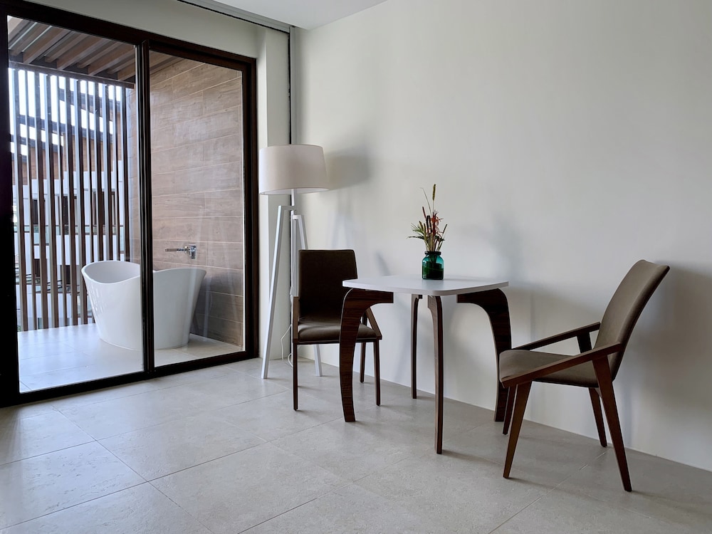Azura Beach Resort - Adults Only 50/67