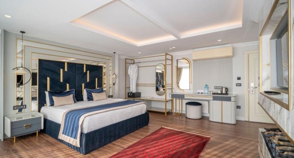 Penthouse, Suite