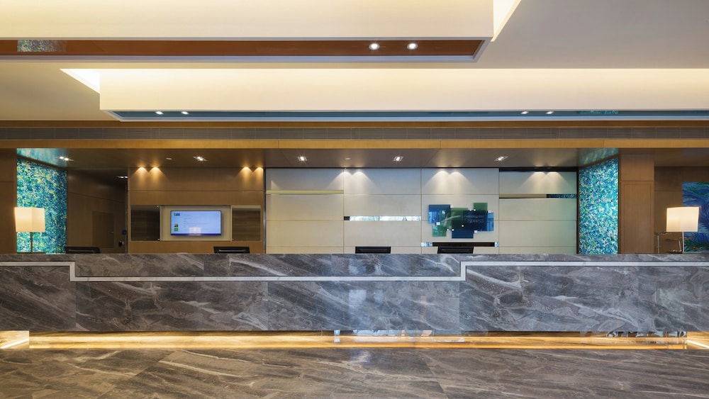 Holiday Inn Express New Jinqiao 10/35