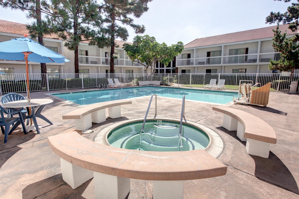 Motel6 Santa Ana, CA - Irvine - Orange County Airport 7/54