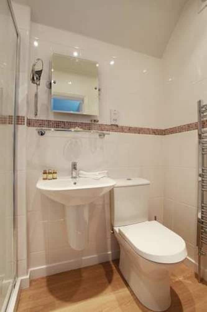 Brindleys Boutique Bed & Breakfast 38/42