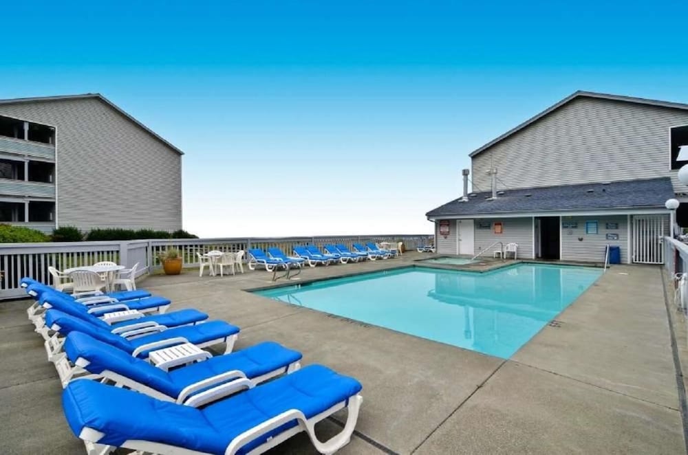 Beachfront Inn 24/39