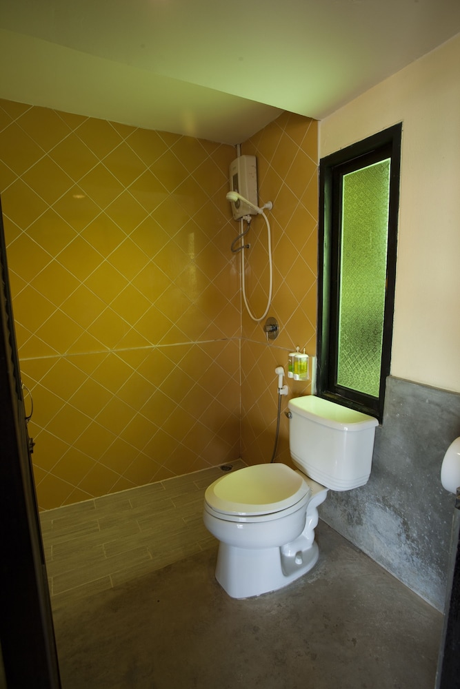 Motive Cottage Resort 63/65