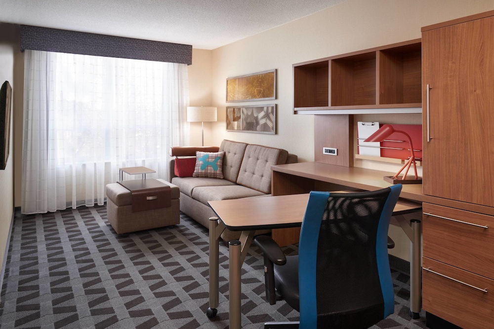 Towneplace Suites By Marriott Windsor 24/31