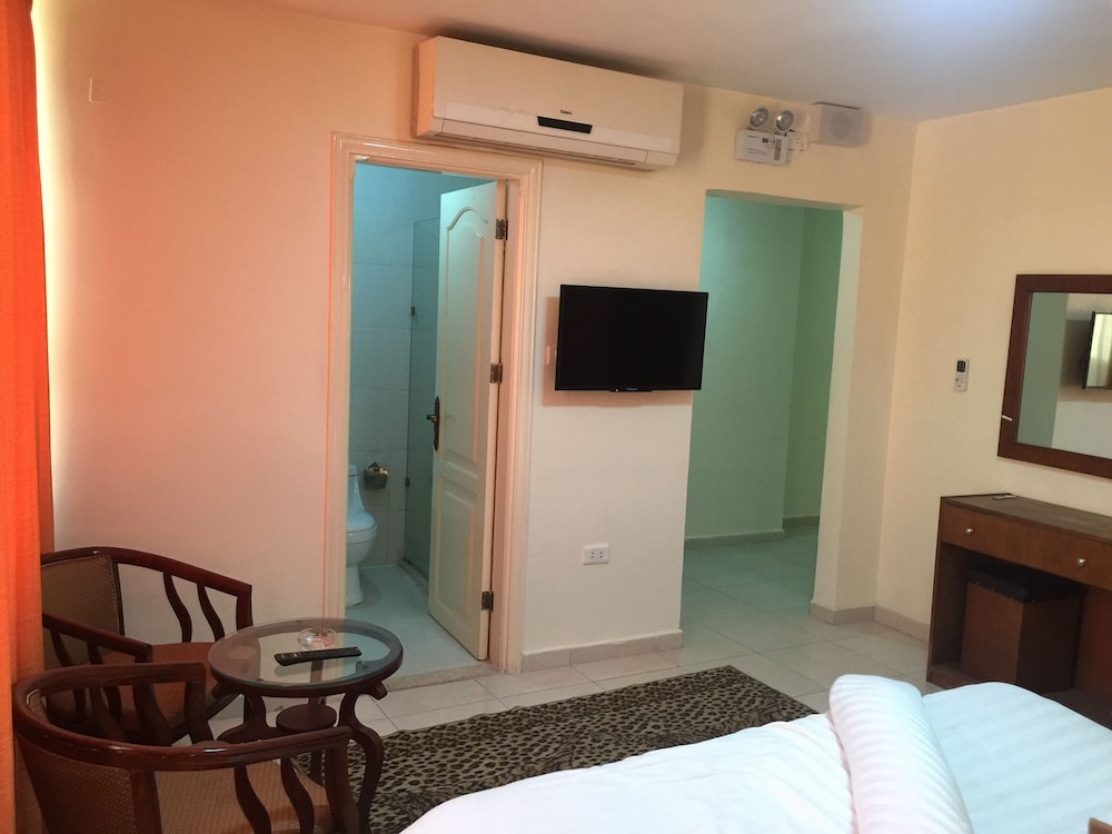 ZAINA PLAZA HOTEL 37/53