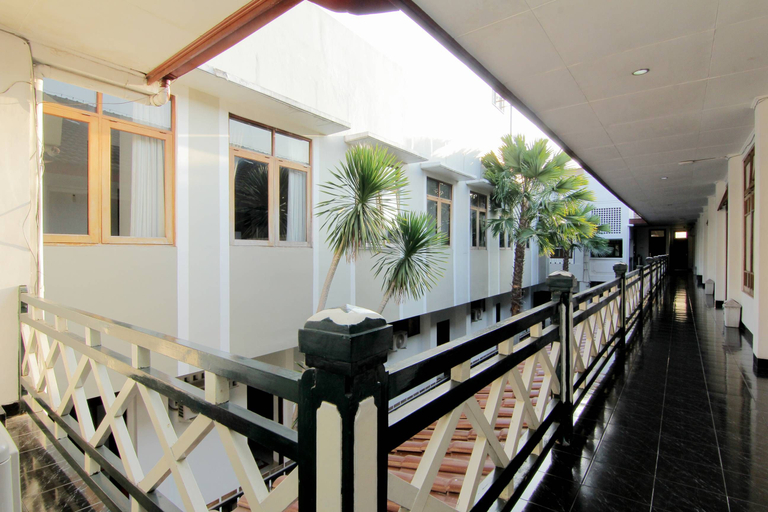 Hotel Fevytra Syariah 2/11