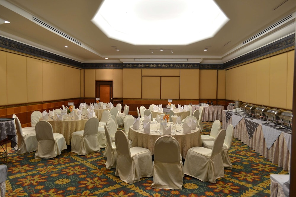 Golden Tulip Sovereign Hotel 42/50