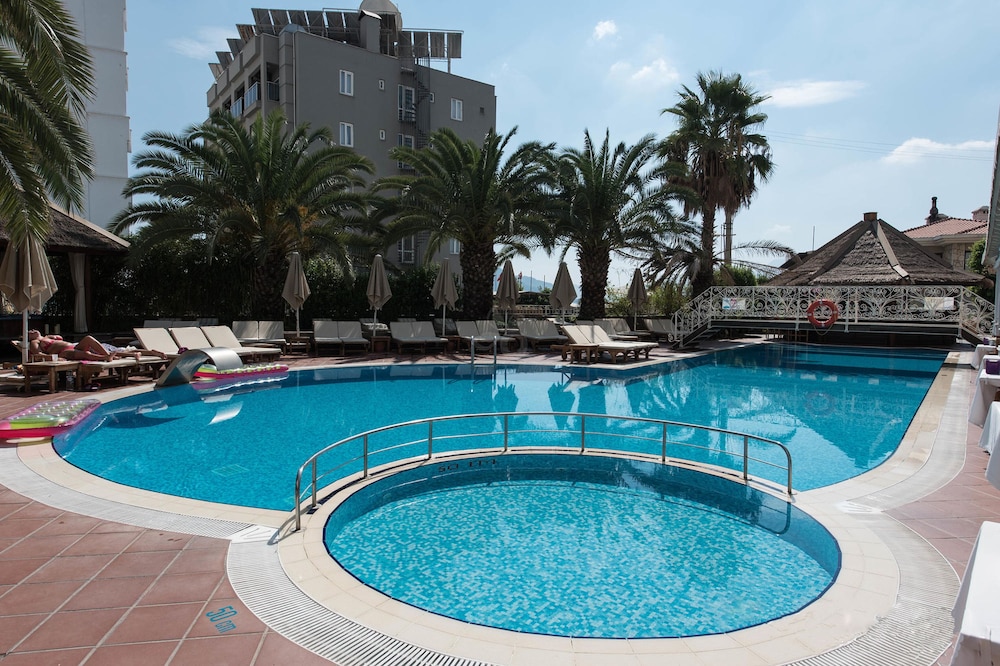 Hawaii Hotel 35/49