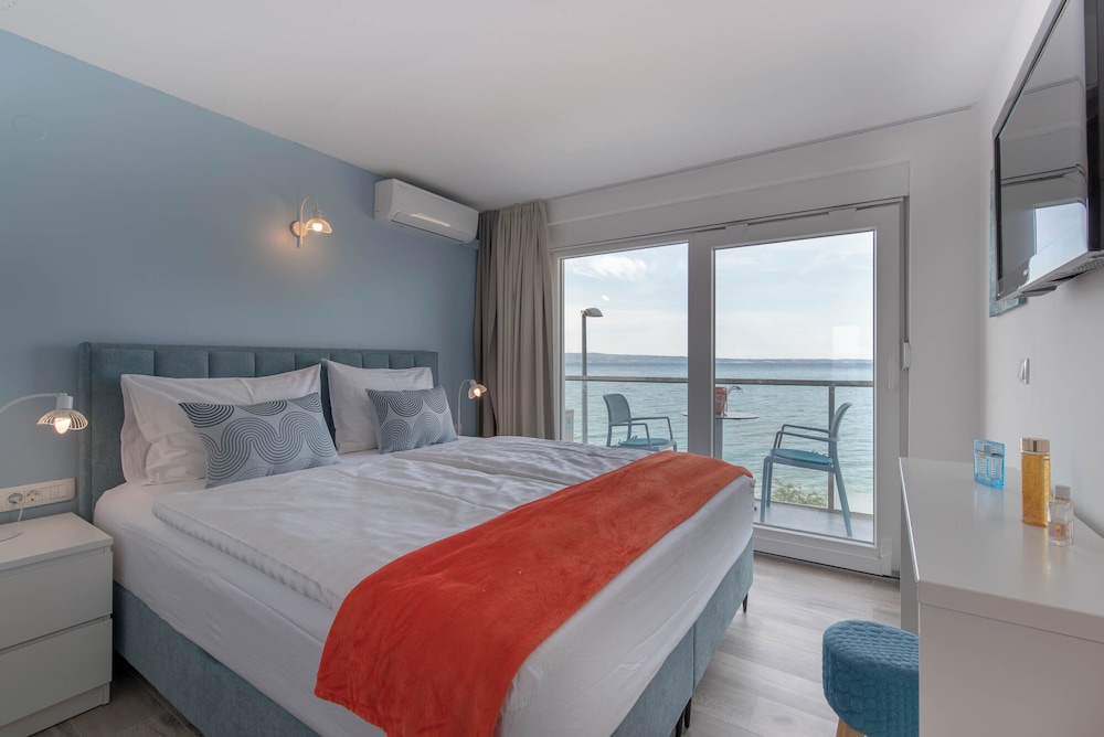 PANORAMIC, APARTMENT, KING BED, SEA VIEW, 2 BATHROOMS, SOFA
