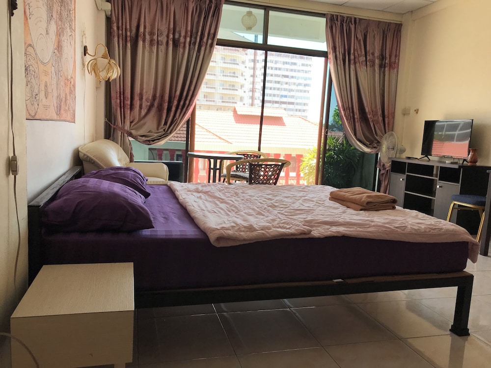 Artem's Guesthouse 13/39