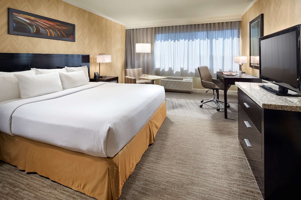 DoubleTree by Hilton Hotel LAX - El Segundo 16/84