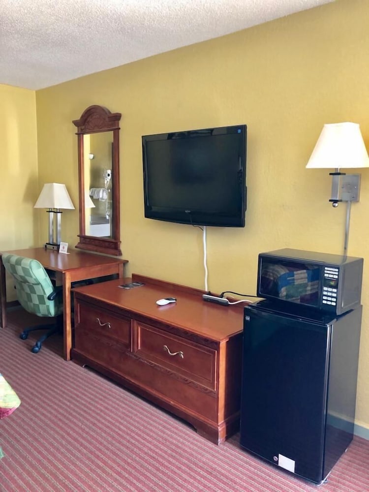 RODEWAY INN CONCORDIA 21/30