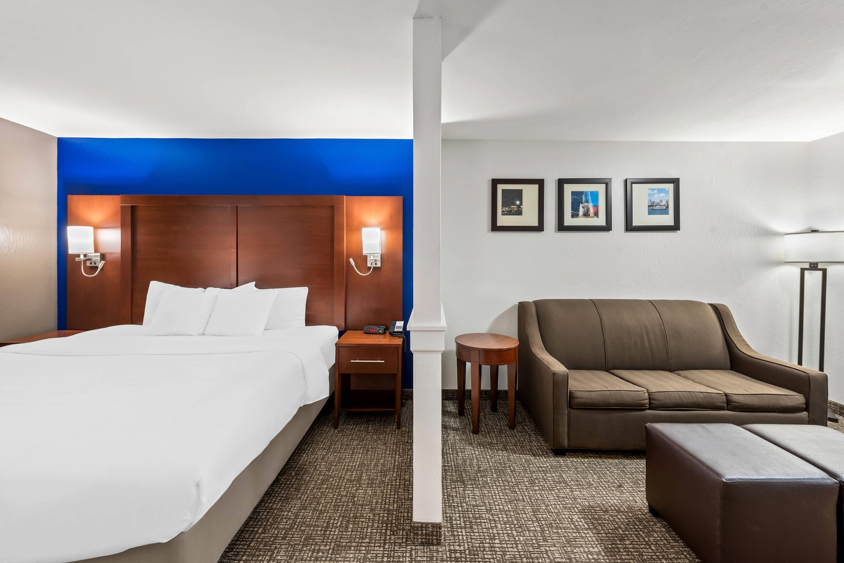 Efficiency, Suite, King Bed