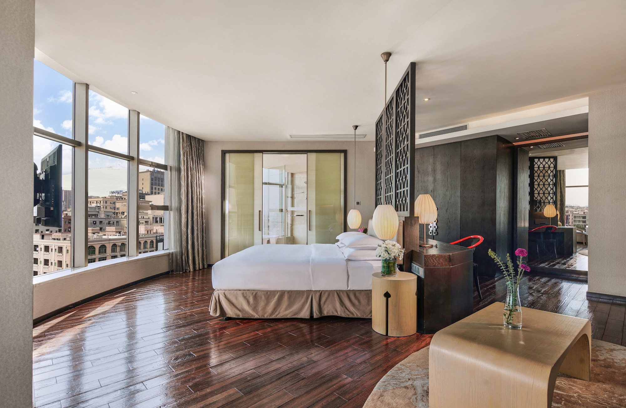 DELUXE, SUITE