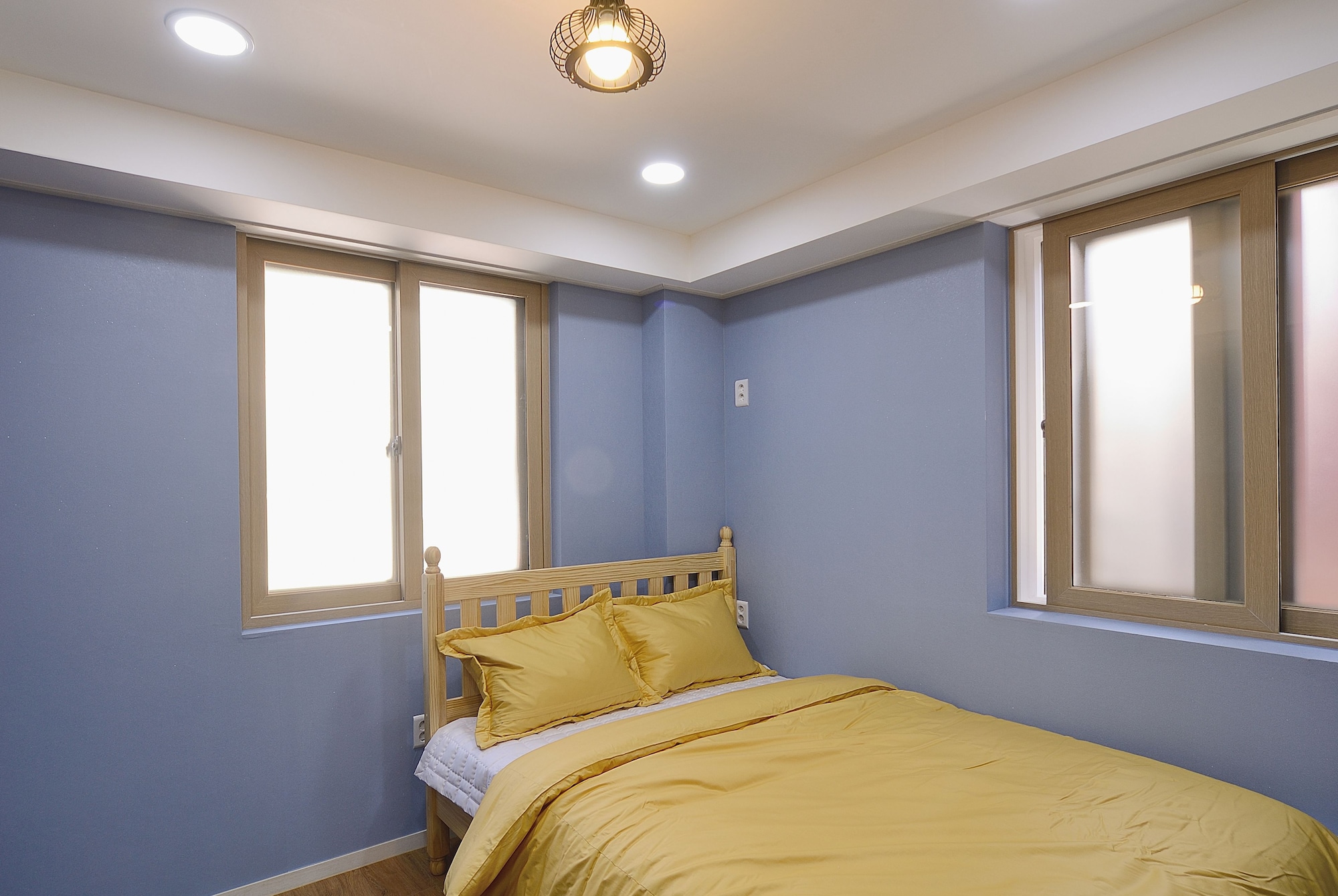 ROOM, DOUBLE BED