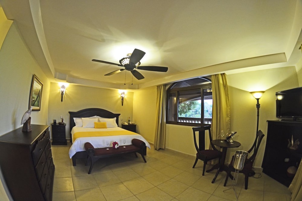 Hotel El Reith Lake Granada Nicaragua 10/50