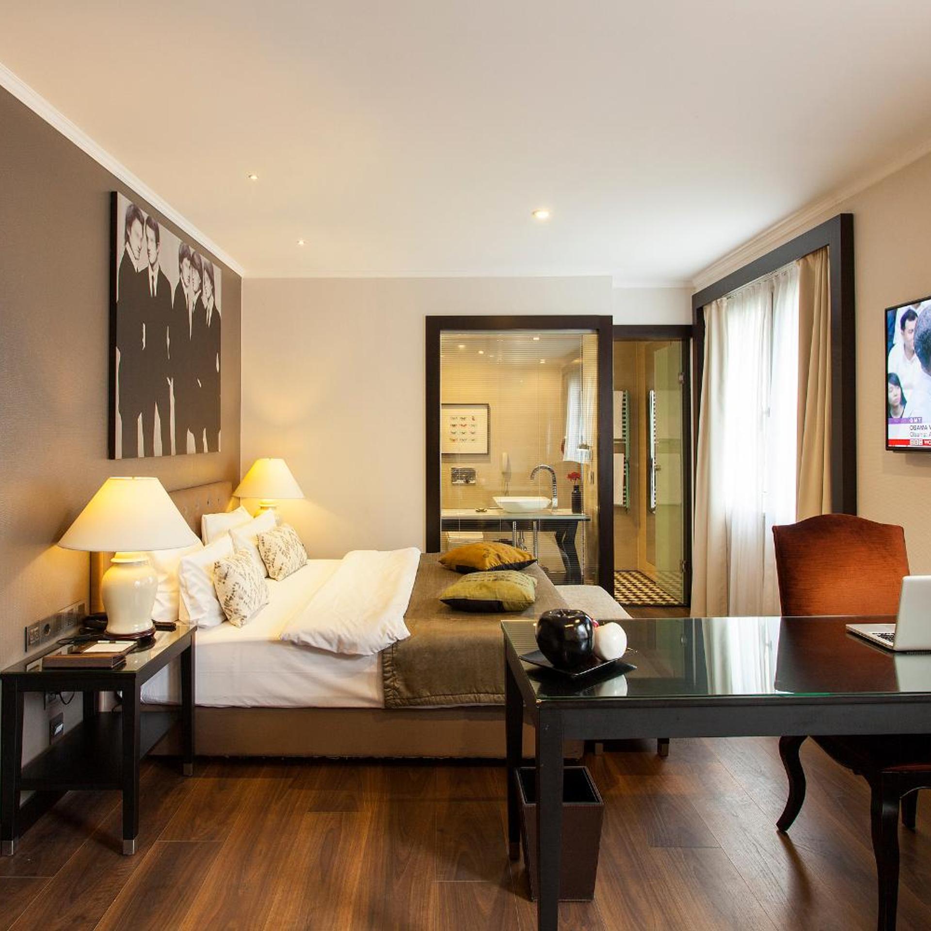 Grand, Deluxe, King Bed