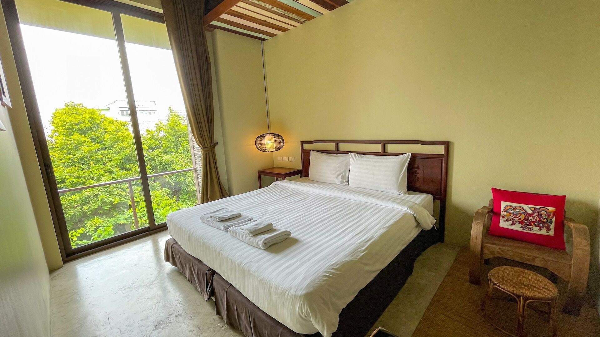 STANDARD, KING BED, GARDEN VIEW