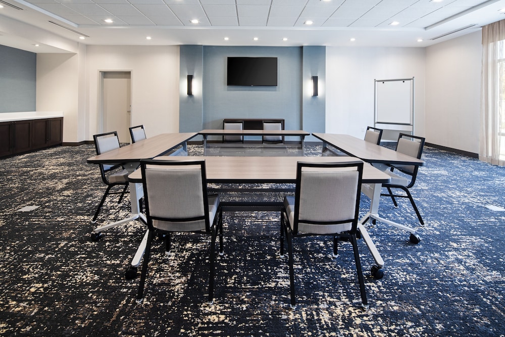 Hyatt Place Bakersfield 38/46