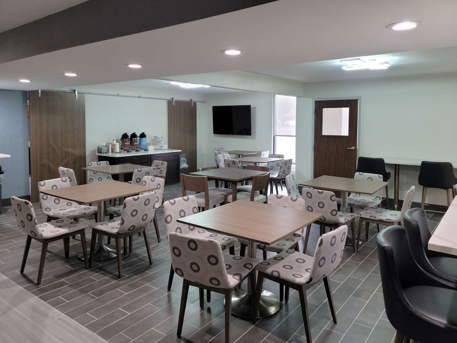Comfort Inn & Suites Wyomissing/Reading 14/17