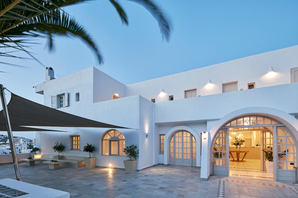 Santorini Palace Hotel in SANTORINI