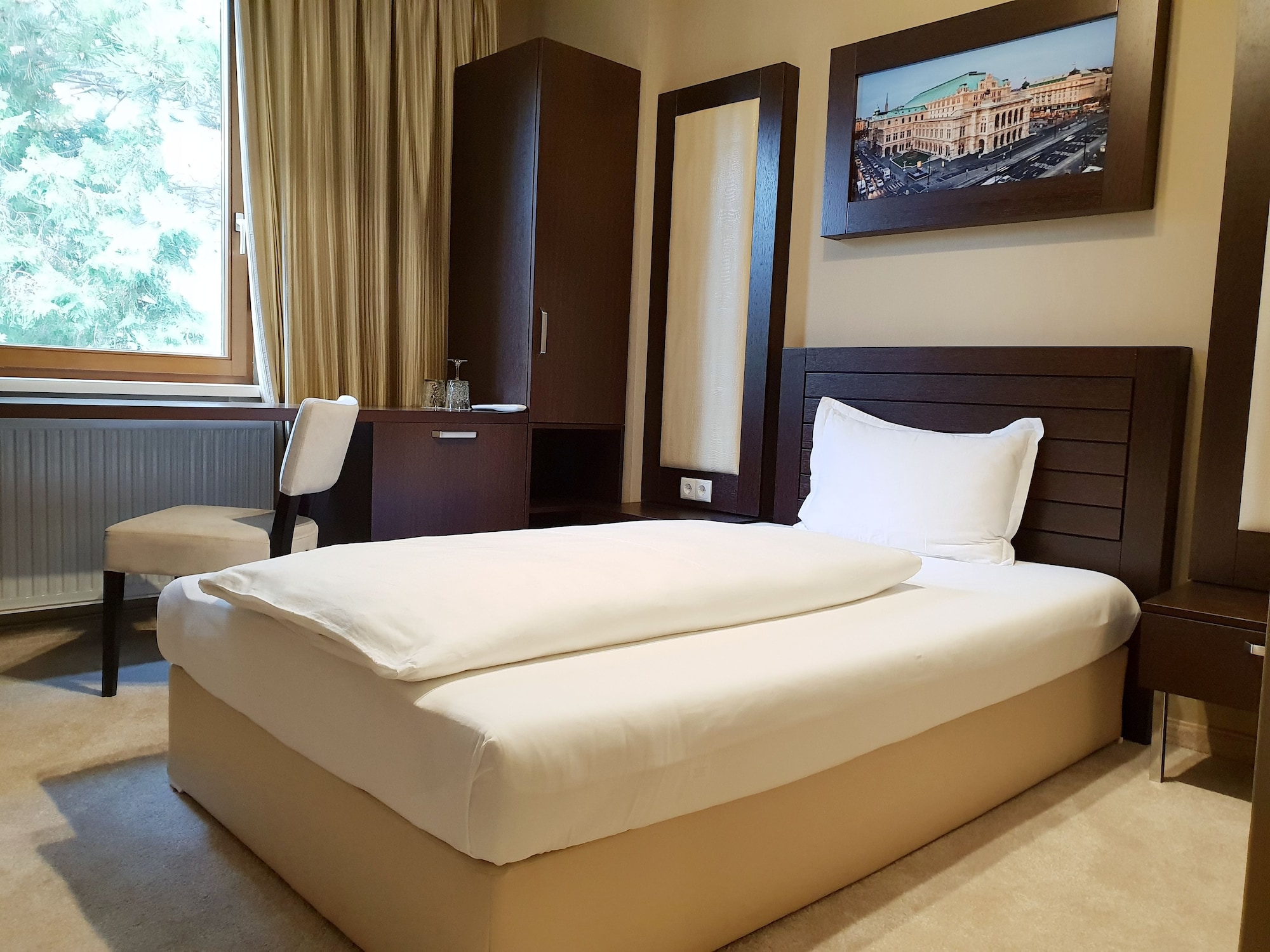 DELUXE, SINGLE, MULTIPLE BEDS, PARK VIEW, ACCESSIBLE